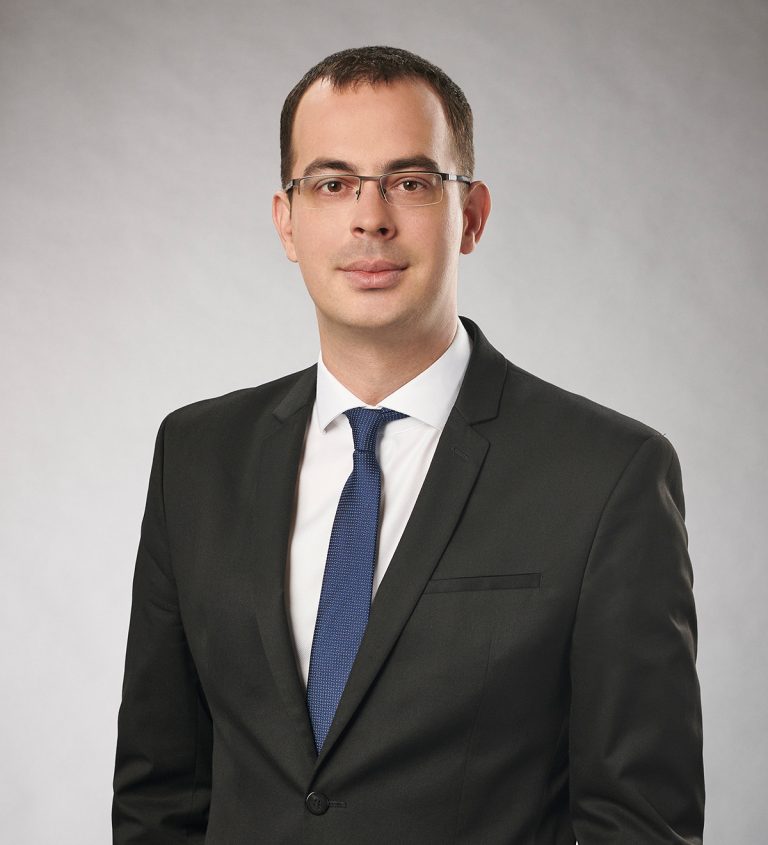 alumni-maczelka-mark-1200@